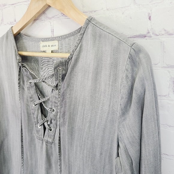 Anthro. Cloth & Stone Lace Up Top - Picture 3 of 9